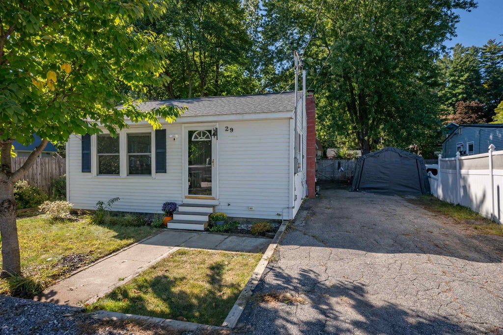 Photo of 29 Shore Drive, Goffstown, NH 03045 (MLS # 5111726)