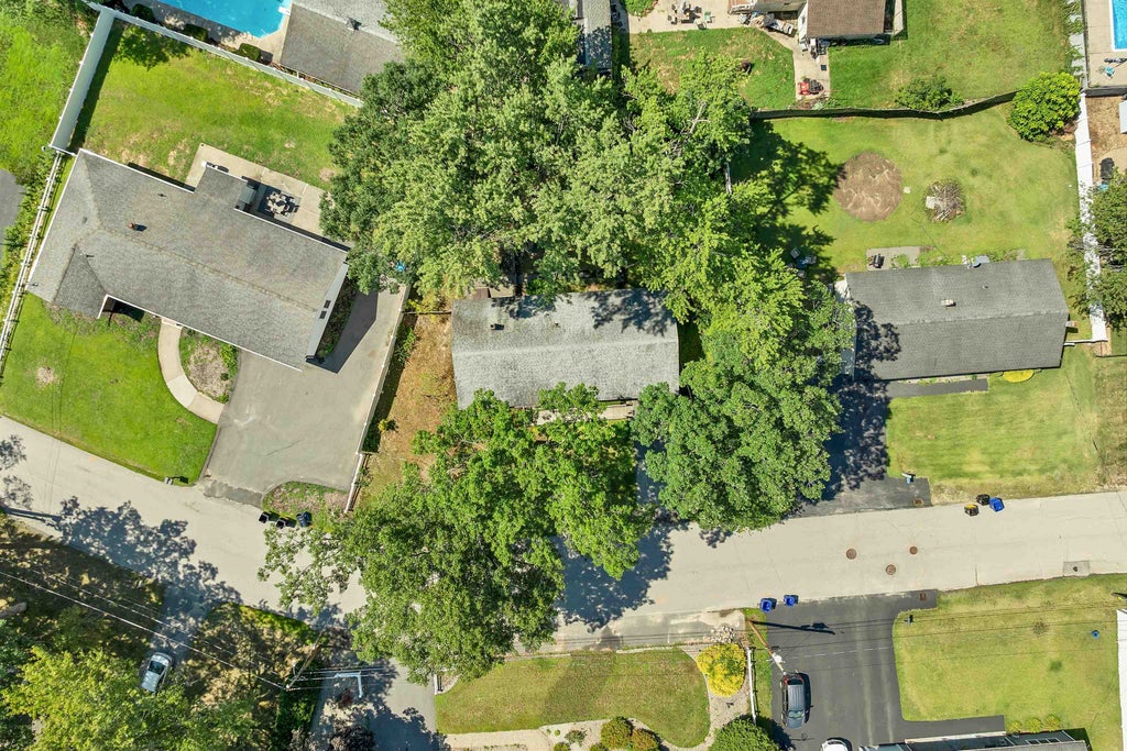 Photo of 9 Bond Street, Hudson, NH 03051 (MLS # 5103562)