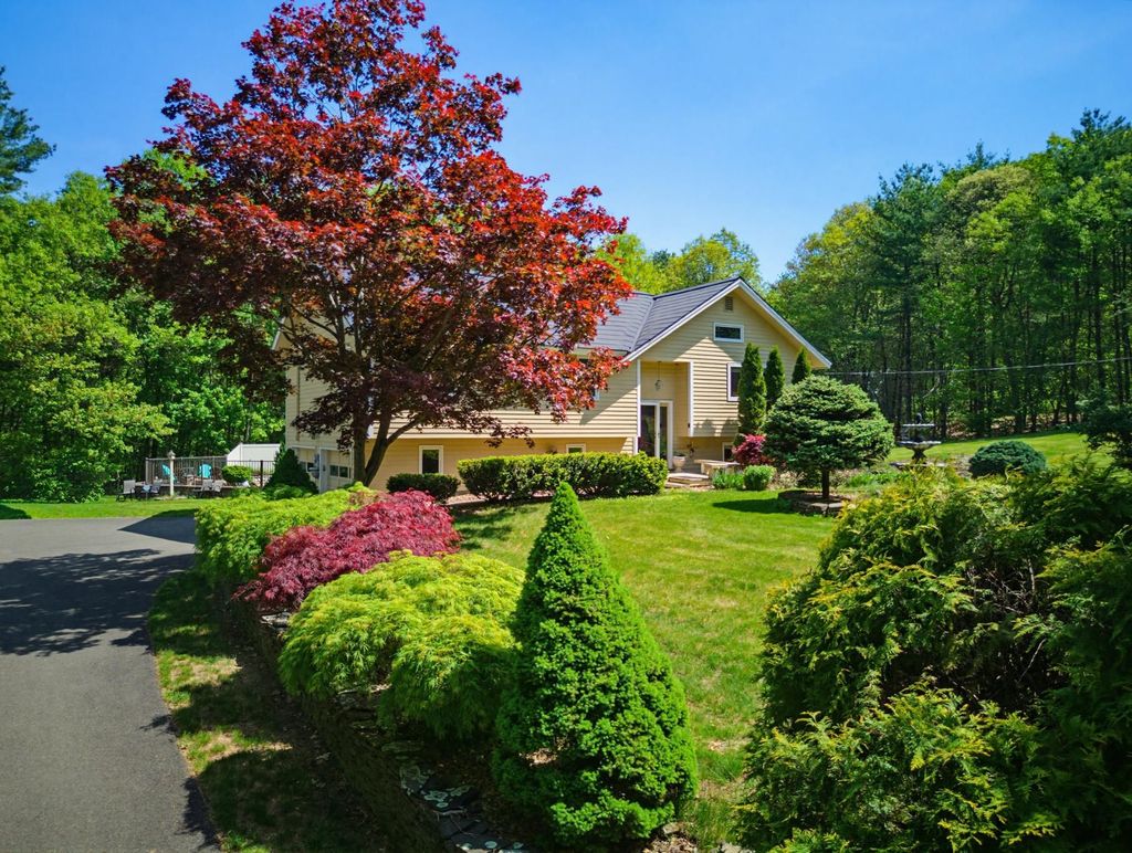 Photo of 54 Schaefer Circle, Hudson, NH 03051 (MLS # 5091141)