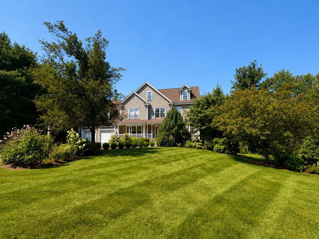 Photo of 7 Hoyt Pond Road, Madbury, NH 03820 (MLS # 5104950)