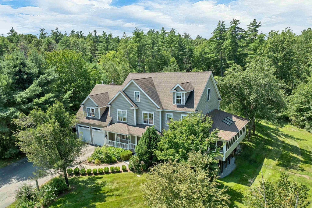 Photo of 7 Hoyt Pond Road, Madbury, NH 03820 (MLS # 5104950)