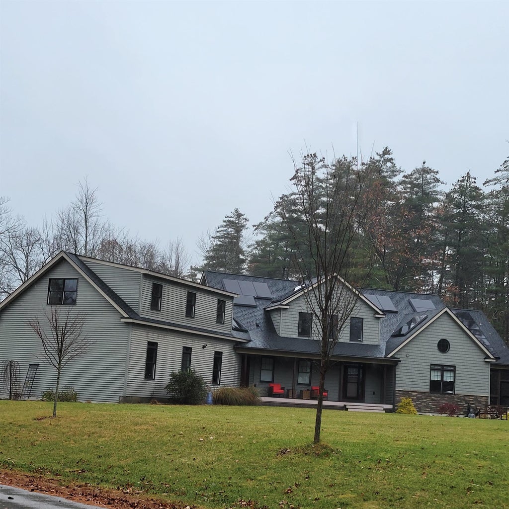 Photo of 19 Metacomet Drive #2 above garage, Sandown, NH 03873 (MLS # 5100249)