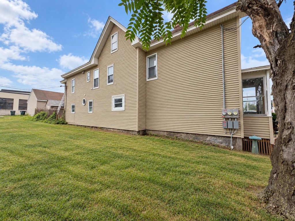 Photo of 301 Amherst Street, Manchester, NH 03104 (MLS # 5112861)