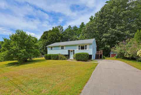 Photo of 38 Waterville Drive, Merrimack, NH 03054 (MLS # 5106045)