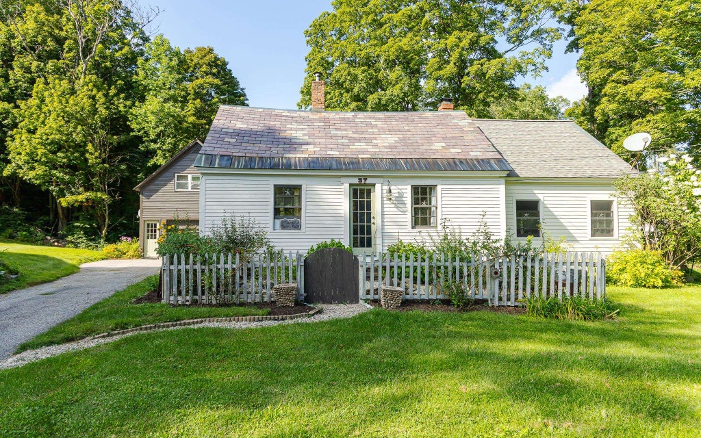 Photo of 37 High Street, Chesterfield, NH 03462 (MLS # 5105943)