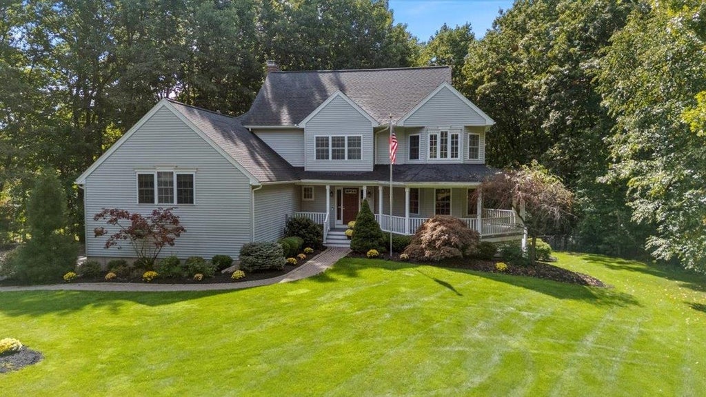 Photo of 10 Kings Grant Drive, Atkinson, NH 03811 (MLS # 5111306)