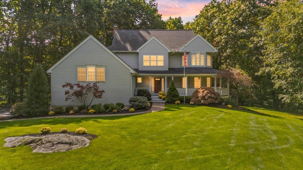Photo of 10 Kings Grant Drive, Atkinson, NH 03811 (MLS # 5111306)