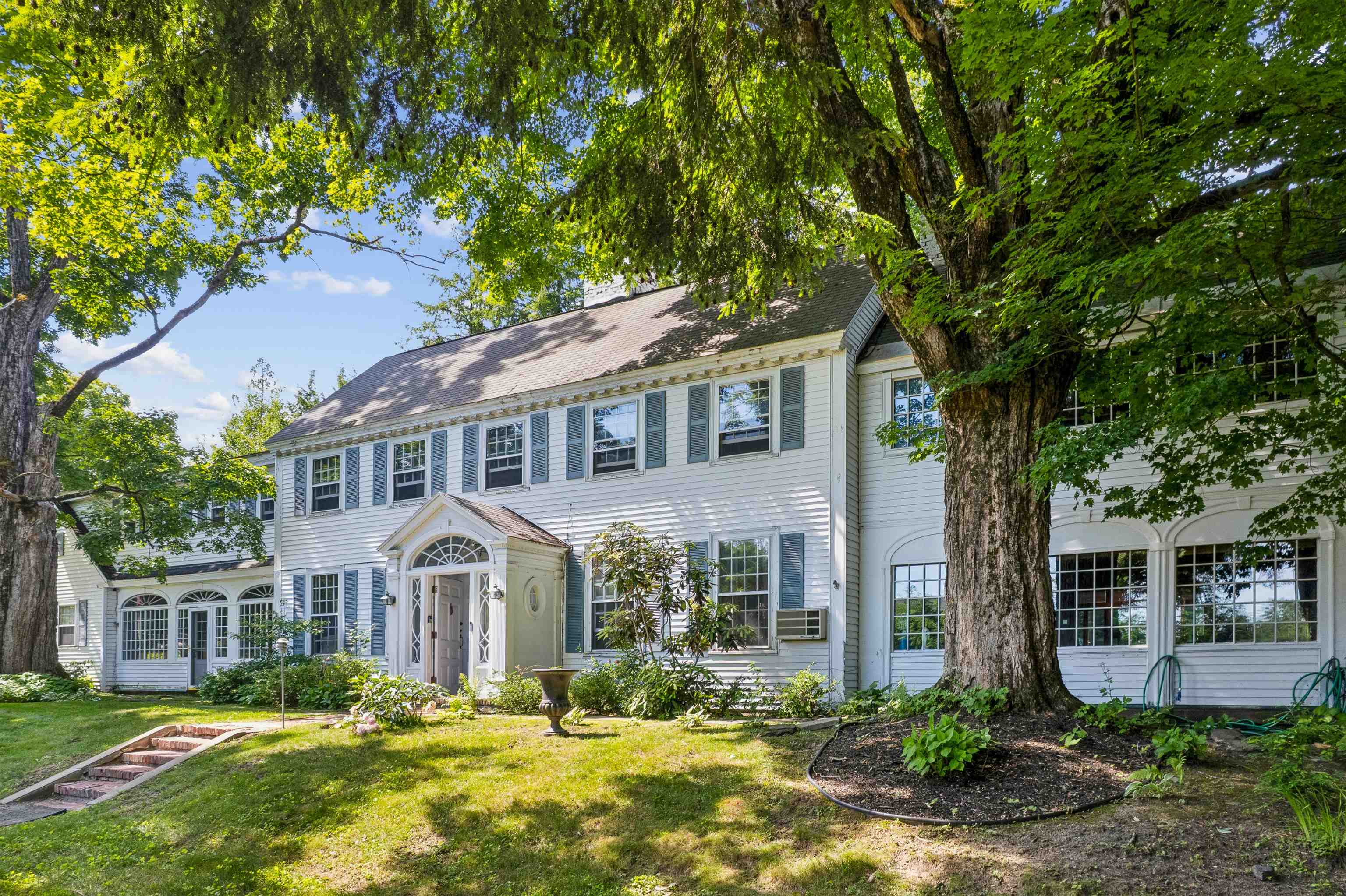 2 Hilton Field Lane