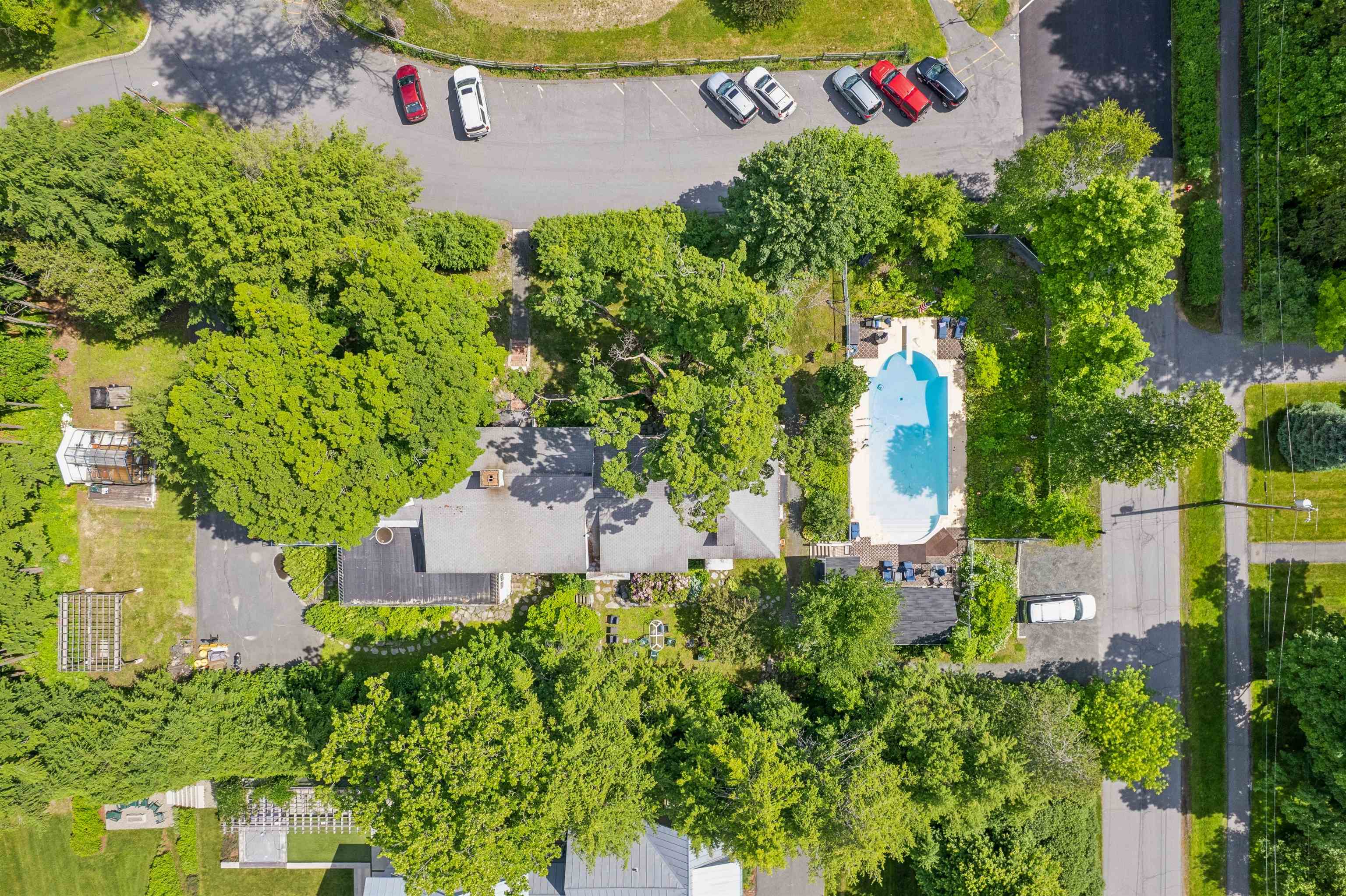 2 Hilton Field Lane