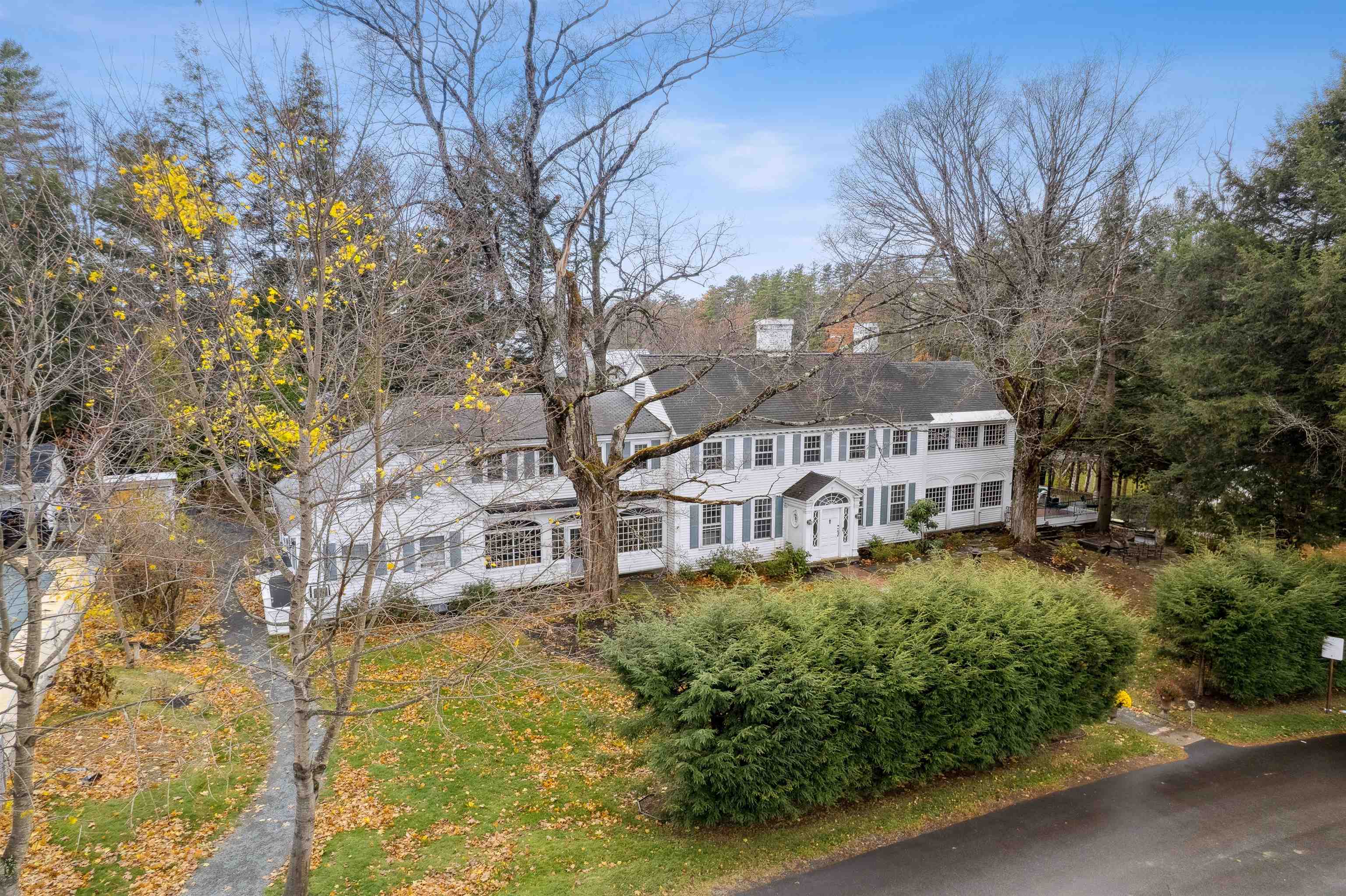 2 Hilton Field Lane