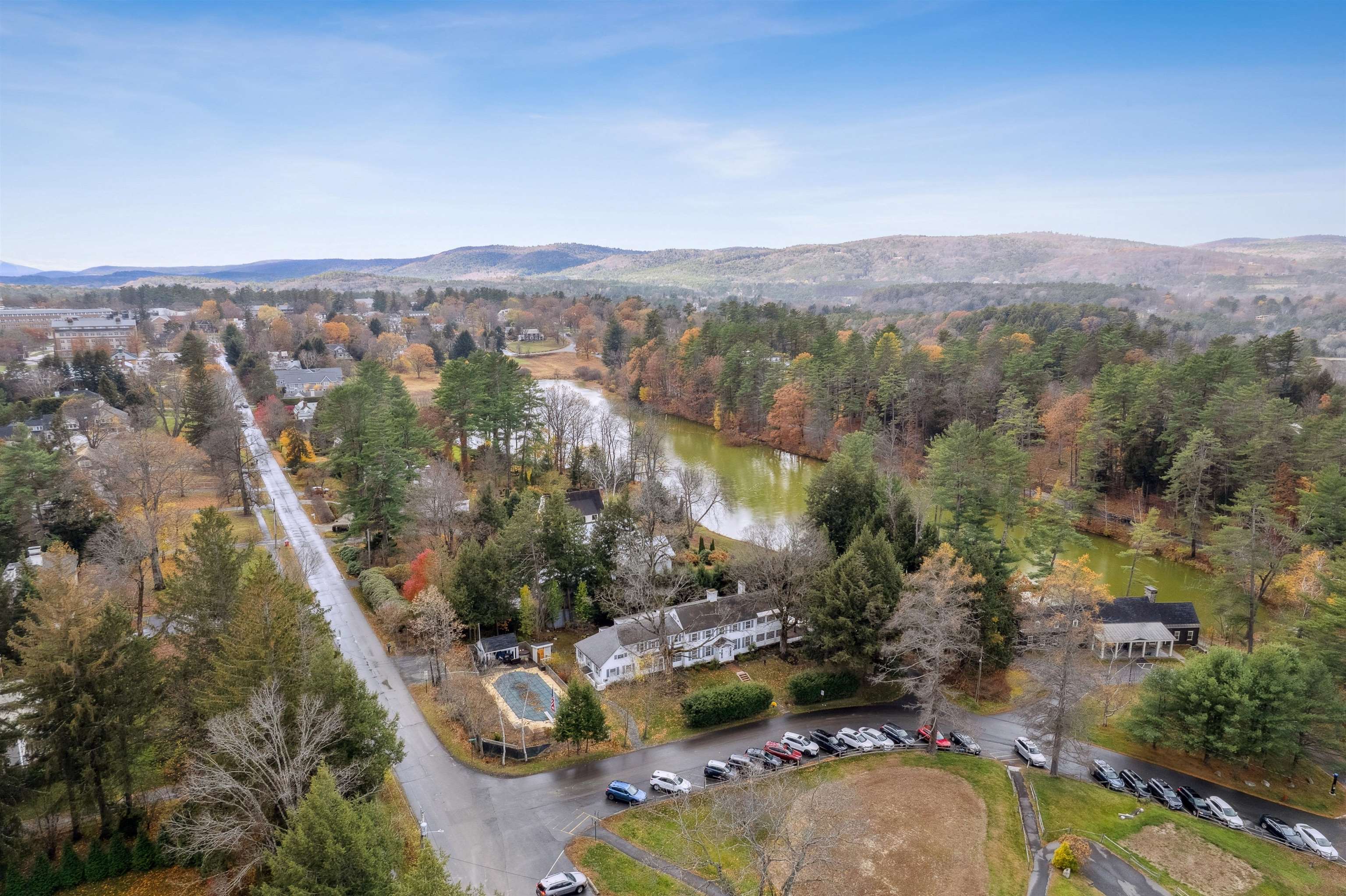 2 Hilton Field Lane