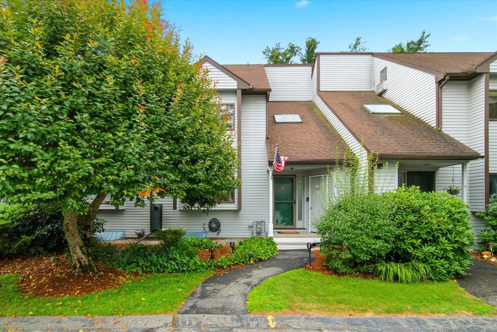 Photo of 9 Pondview Drive, Merrimack, NH 03054 (MLS # 5102665)
