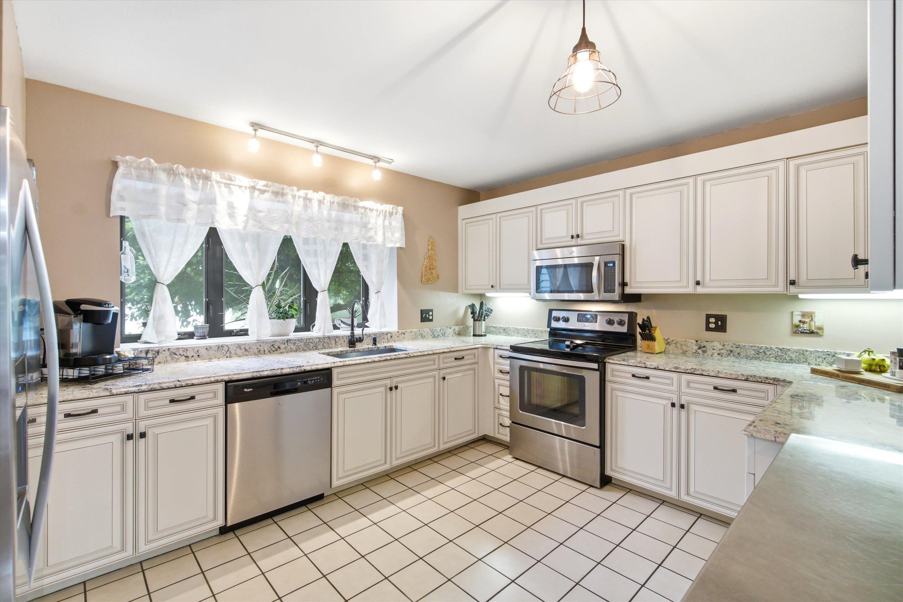 9 Pondview Drive
