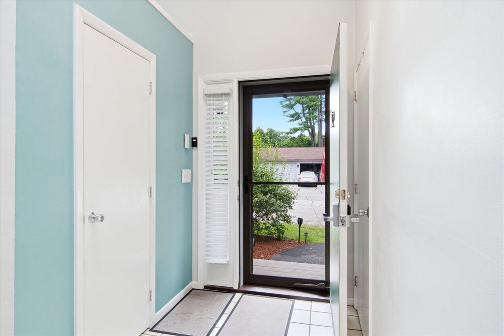 Photo of 9 Pondview Drive, Merrimack, NH 03054 (MLS # 5102665)
