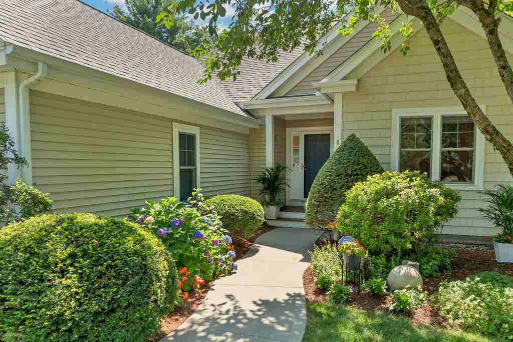 Photo of 8 Sandpiper Lane, Merrimack, NH 03054 (MLS # 5102989)