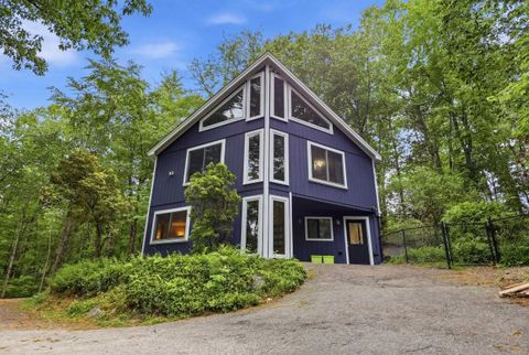 Photo of 8 Orchard Drive, Durham, NH 03824 (MLS # 5091967)