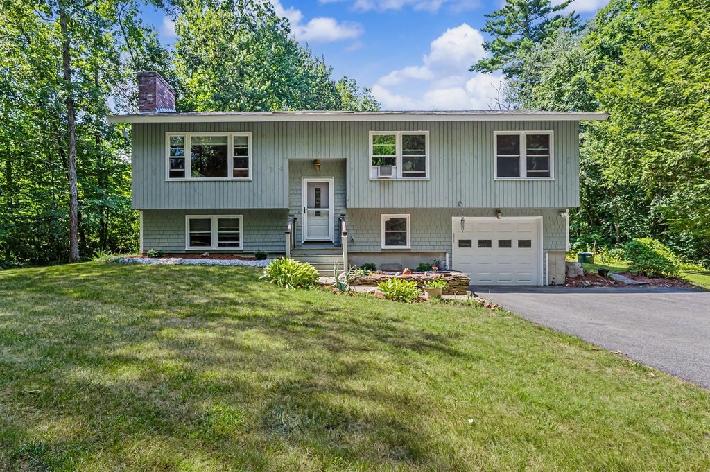 Photo of 14 Tomahawk Drive, Merrimack, NH 03054 (MLS # 5105082)