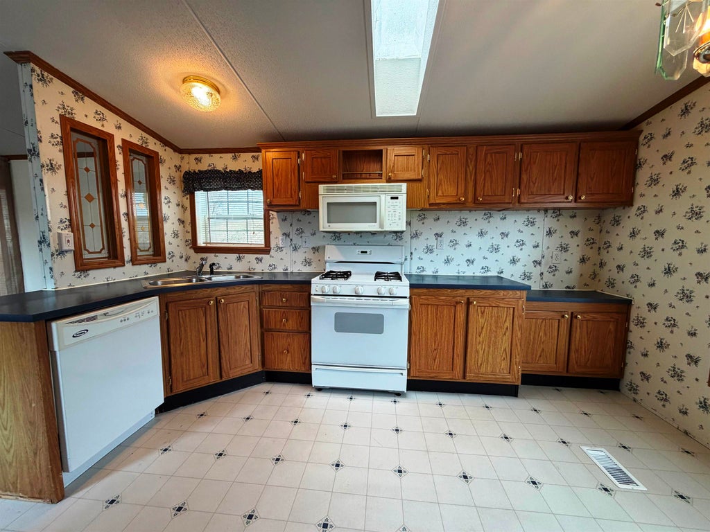 Photo of 6 Hilltop Manor Mobile Home Park, Littleton, NH 03561 (MLS # 5082387)