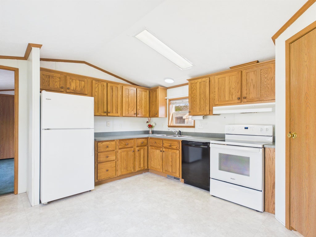 Photo of 42 Blue Jay Court, Keene, NH 03431 (MLS # 5115255)