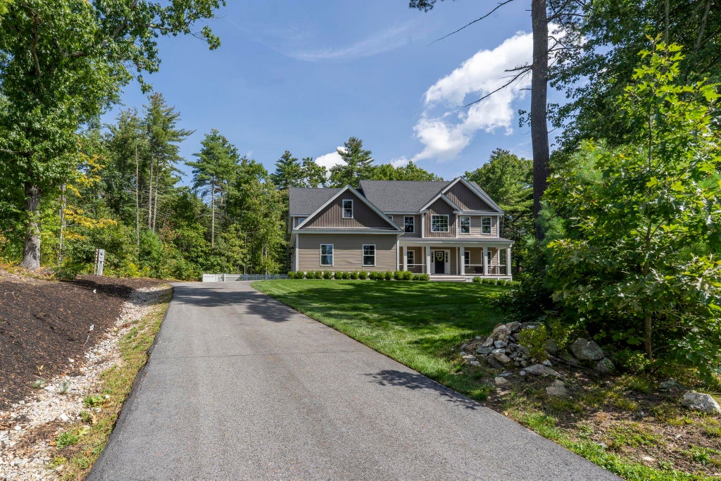 Photo of 3 Farm Meadows Lane, Londonderry, NH 03053 (MLS # 5110418)
