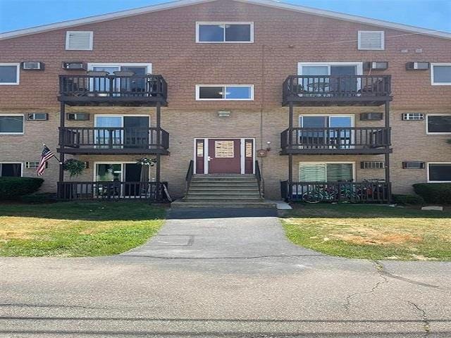 Photo of 310 Brook Village Road #18, Nashua, NH 03062 (MLS # 5105053)