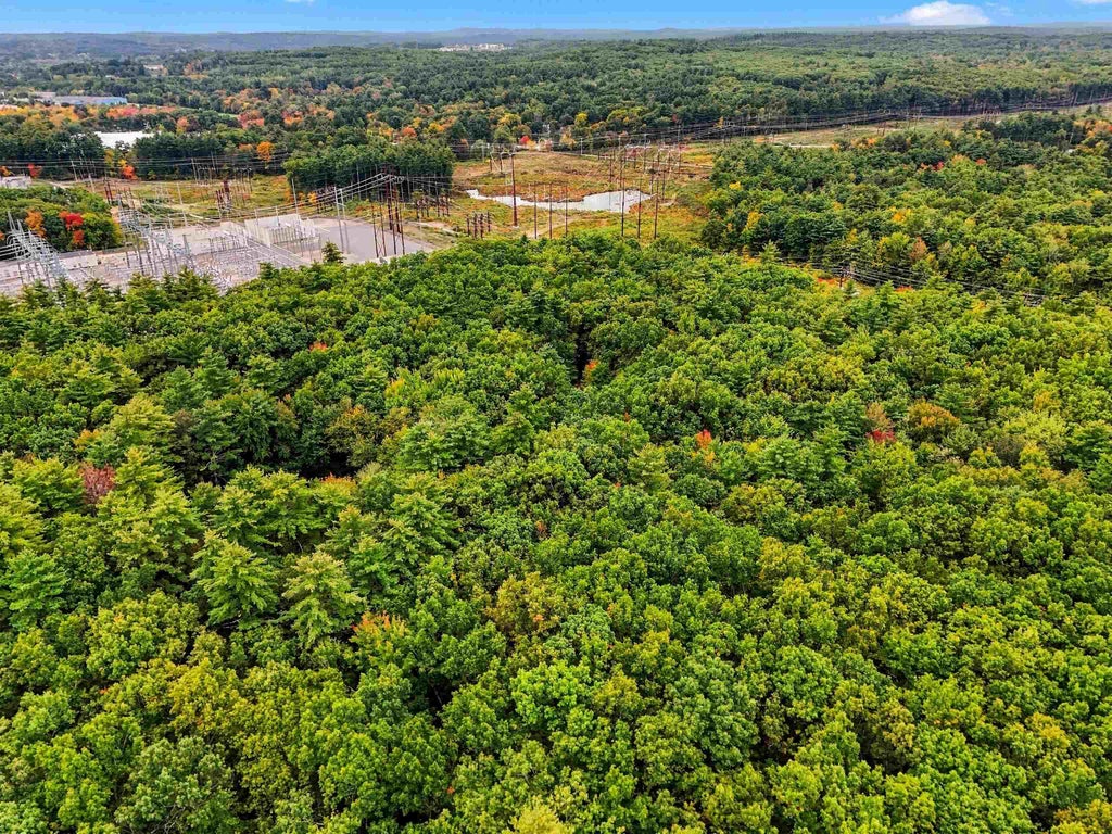 Photo of 17 Rear Brewster Road, Londonderry, NH 03038 (MLS # 5112694)