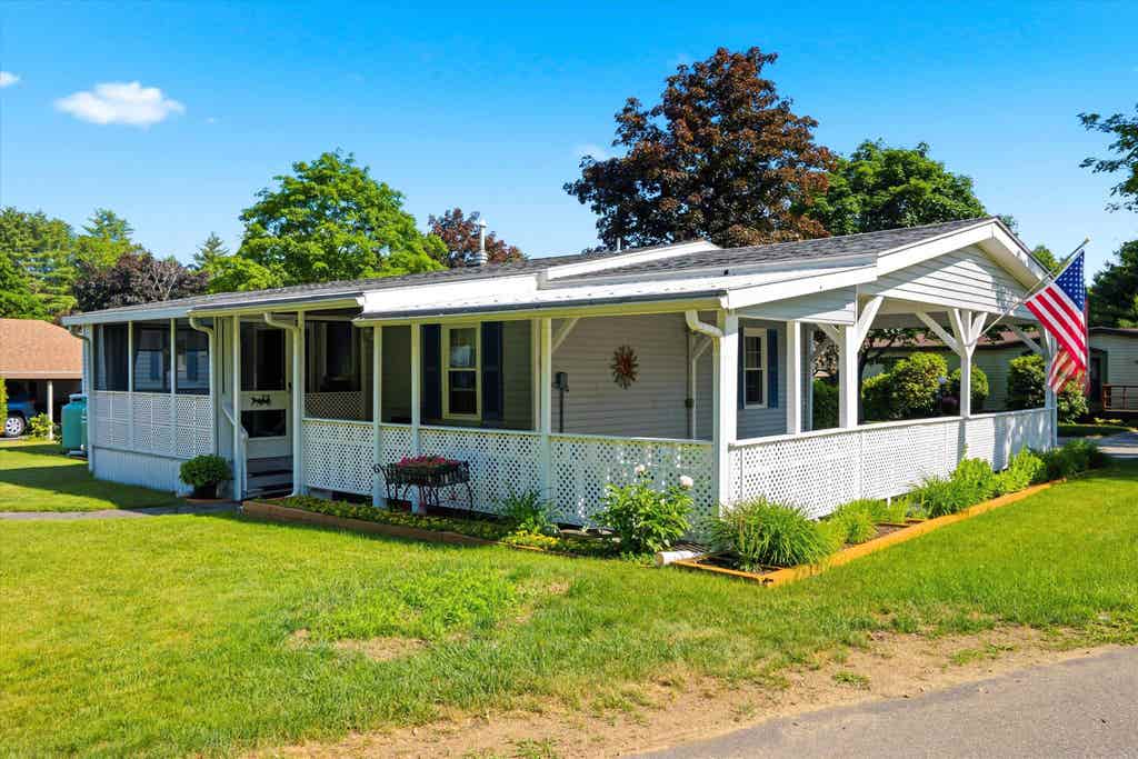 Photo of 163 Donald Drive, Goffstown, NH 03045 (MLS # 5095571)