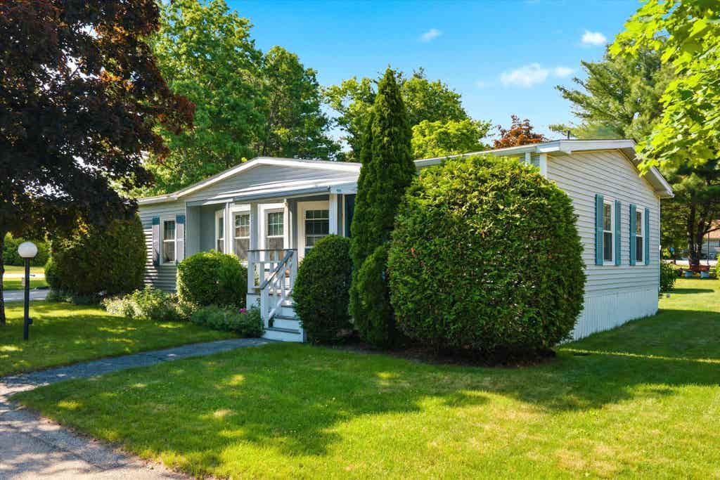 Photo of 163 Donald Drive, Goffstown, NH 03045 (MLS # 5095571)