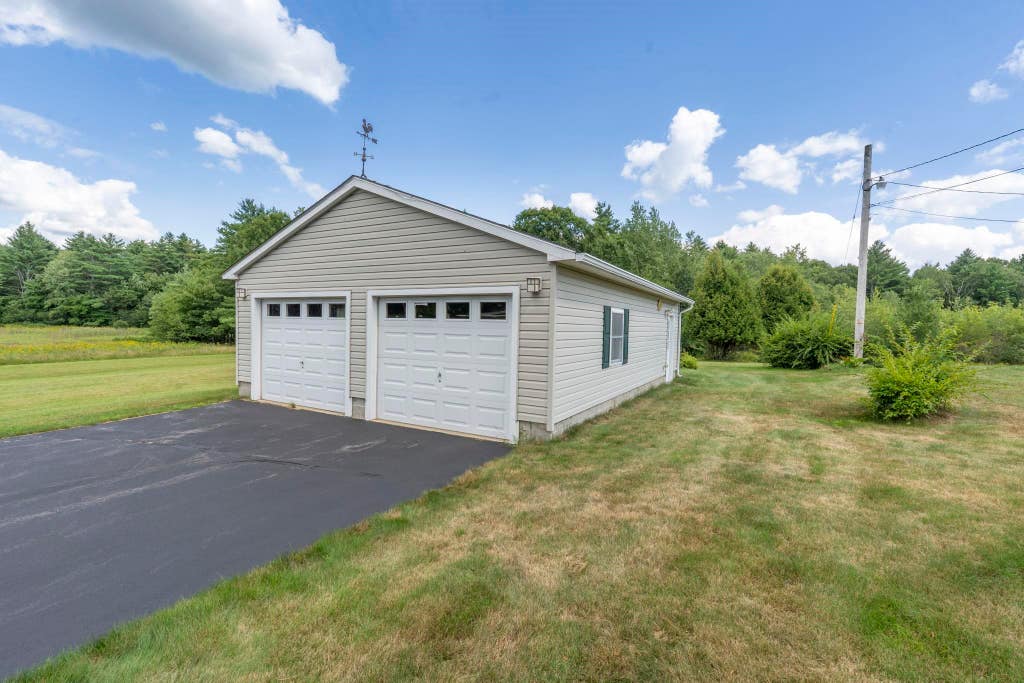 Photo of 955 Calef Highway, Barrington, NH 03825 (MLS # 5106585)