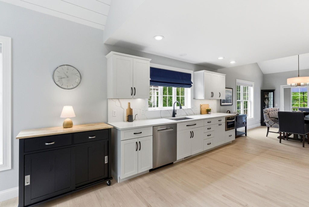 Photo of 28 Greenvale Drive, Stratham, NH 03885 (MLS # 5089065)