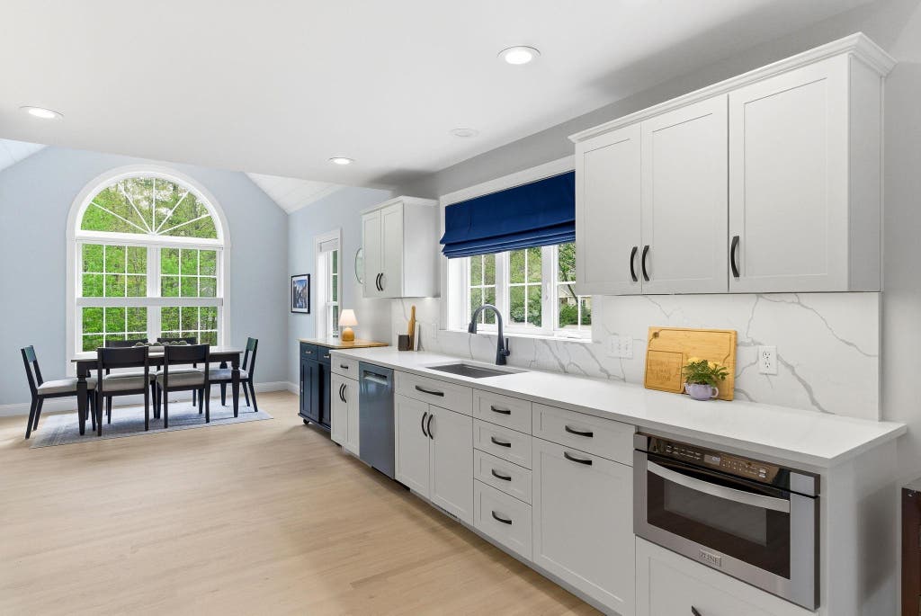 Photo of 28 Greenvale Drive, Stratham, NH 03885 (MLS # 5089065)
