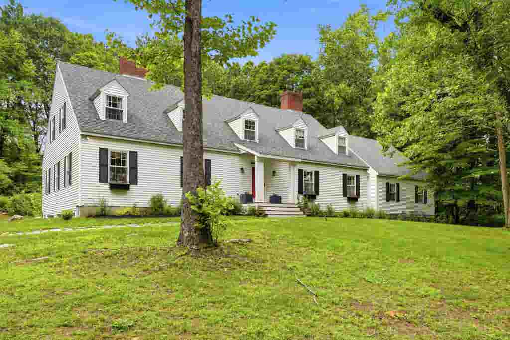 Photo of 1 Chandler Road, Bedford, NH 03110 (MLS # 5097392)