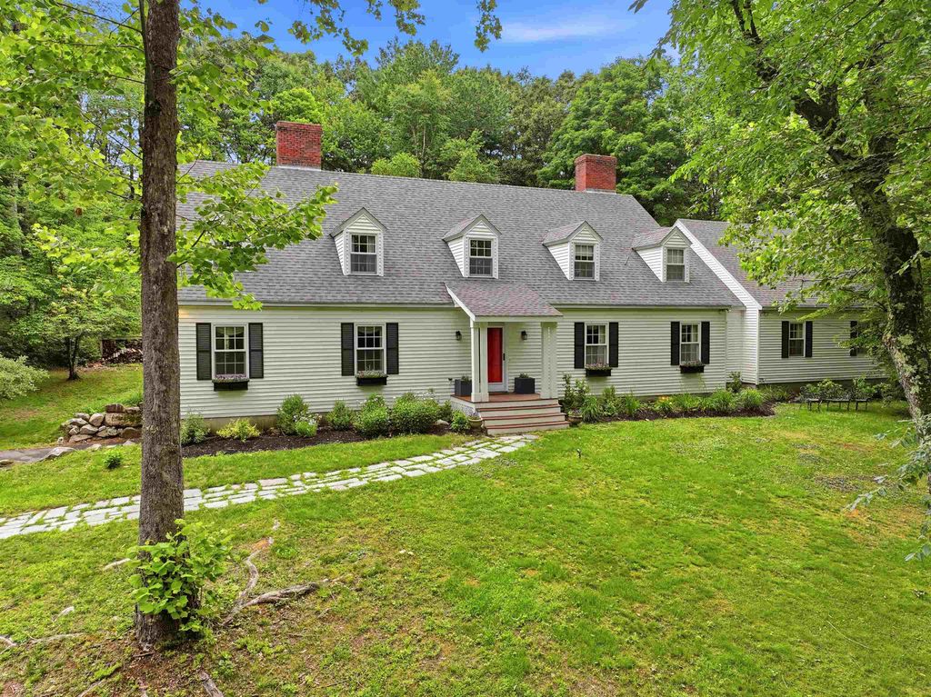 Photo of 1 Chandler Road, Bedford, NH 03110 (MLS # 5097392)