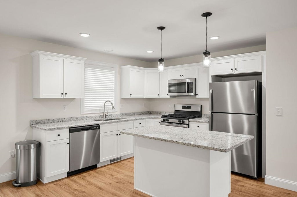 Photo of 71 Terraceview Drive, Hudson, NH 03051 (MLS # 5108234)