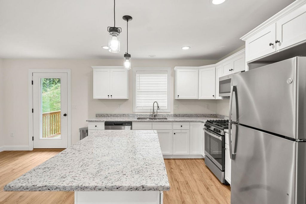 Photo of 71 Terraceview Drive, Hudson, NH 03051 (MLS # 5108234)