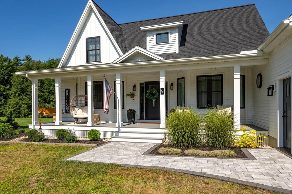 Photo of 9 FRENCH CROSS Road, Dover, NH 03820 (MLS # 5102030)