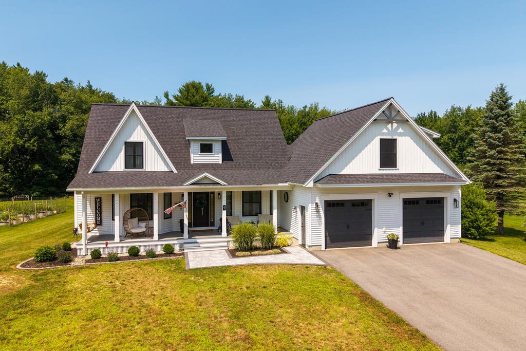 Photo of 9 FRENCH CROSS Road, Dover, NH 03820 (MLS # 5102030)