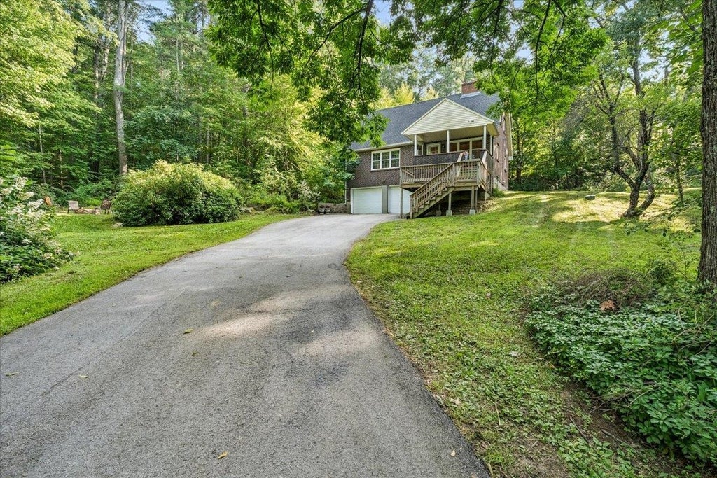 Photo of 2 Carroll Circle, Derry, NH 03038 (MLS # 5113751)