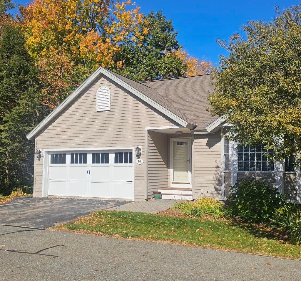 Photo of 14 Aspen Drive, Hampstead, NH 03826 (MLS # 5115239)