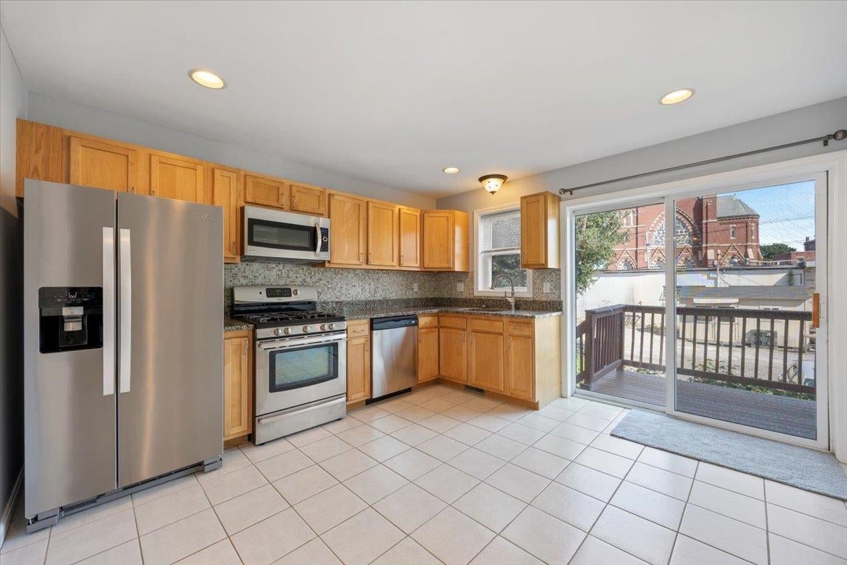 122 Locust Street 4