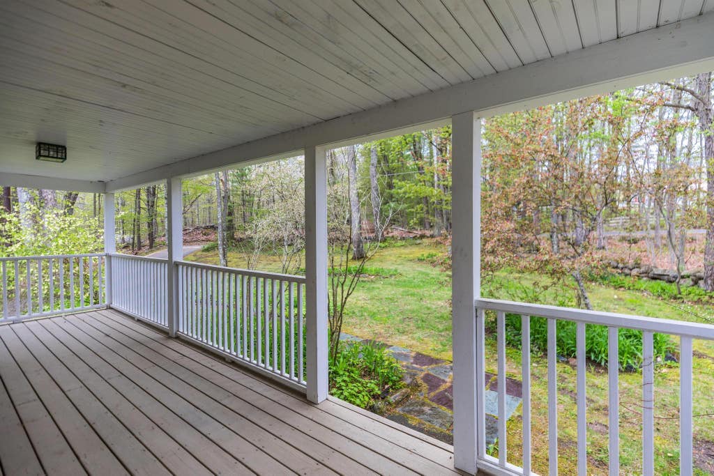 Photo of 33 South Summer Street, Nottingham, NH 03290 (MLS # 5091808)