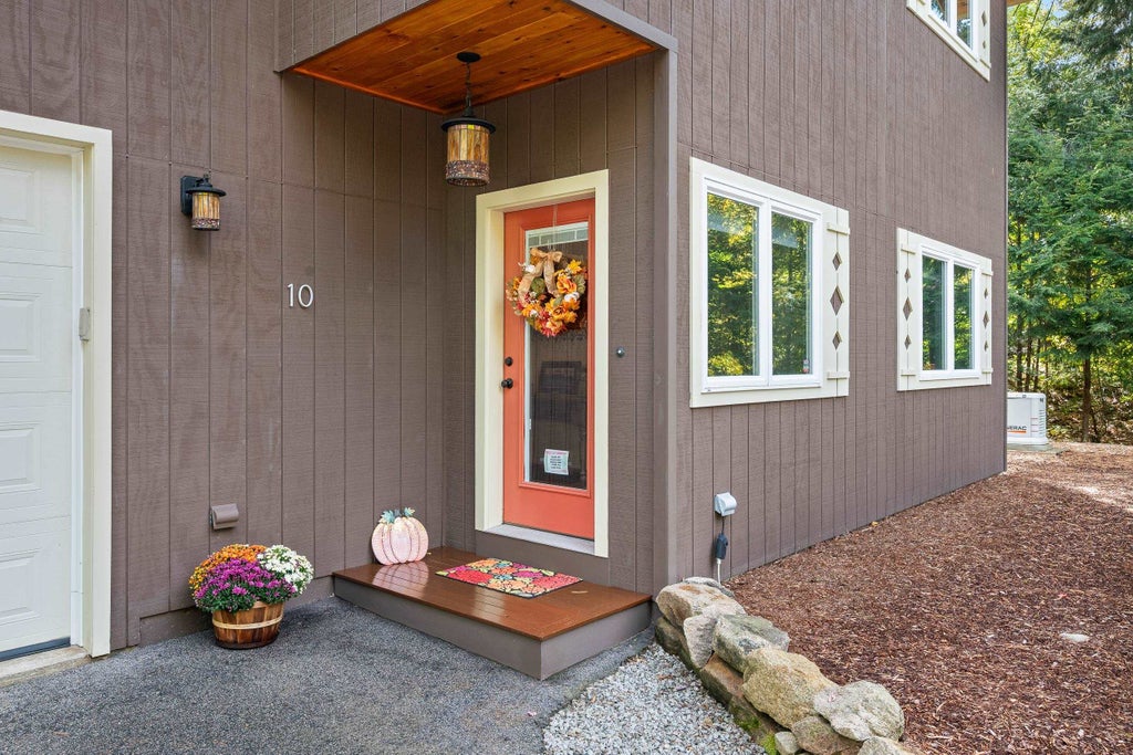 Photo of 10 Wilhelm Place, Bartlett, NH 03838 (MLS # 5113170)