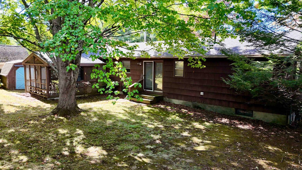 Photo of 6 Alexander Drive, Manchester, NH 03109 (MLS # 5111678)