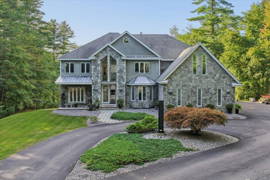 Photo of 24 Jackson Square, Bedford, NH 03110 (MLS # 5111891)