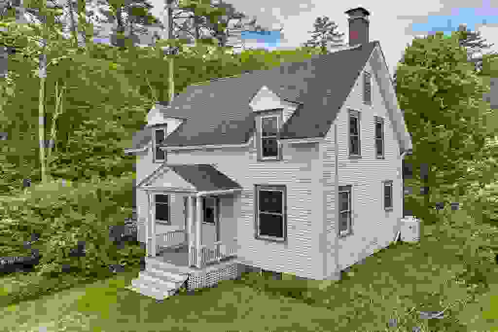 Photo of 10 Mountain Road, Tamworth, NH 03883 (MLS # 5101565)