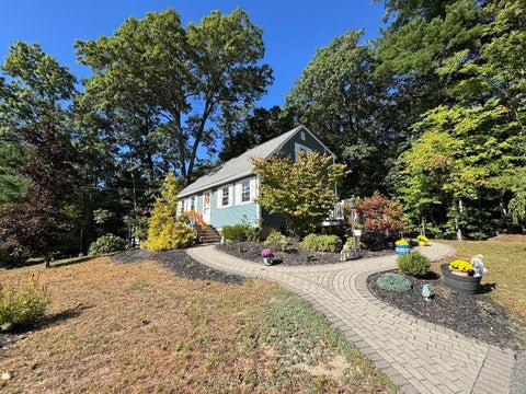 Photo of 4 Michael Avenue, Derry, NH 03038 (MLS # 5111582)