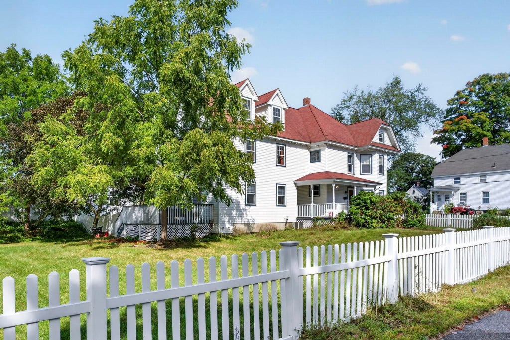 Photo of 38 High Street, Derry, NH 03038 (MLS # 5111190)