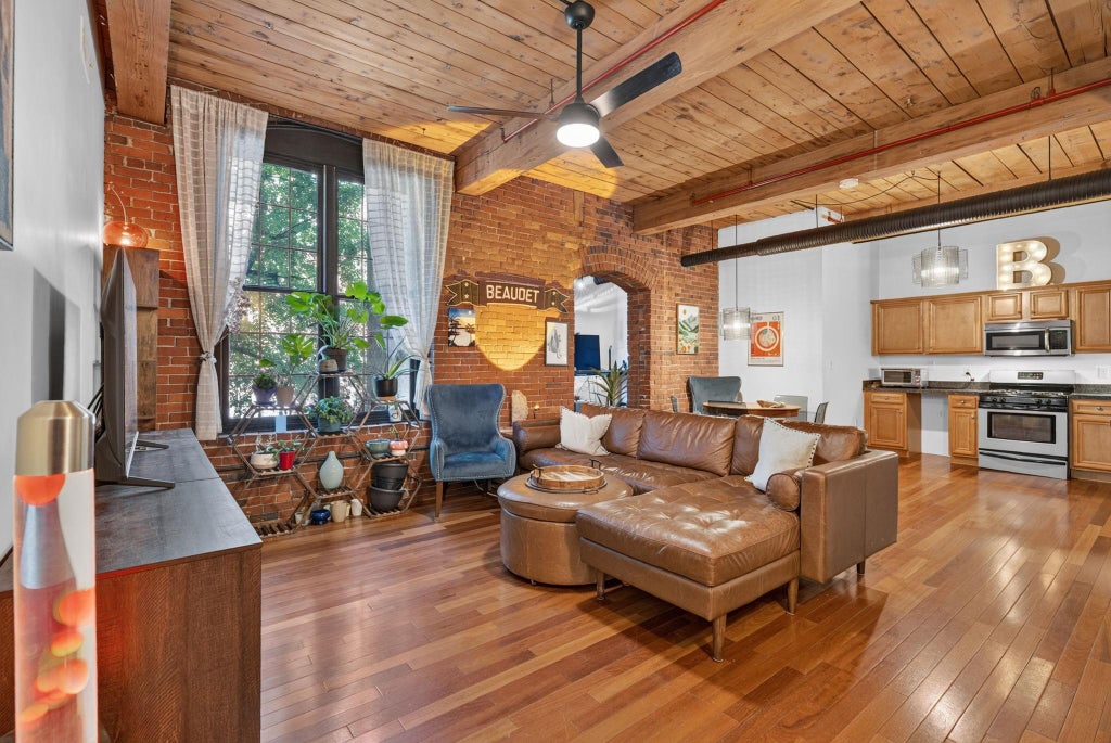 Photo of 471 Silver Street #205, Manchester, NH 03103 (MLS # 5110028)