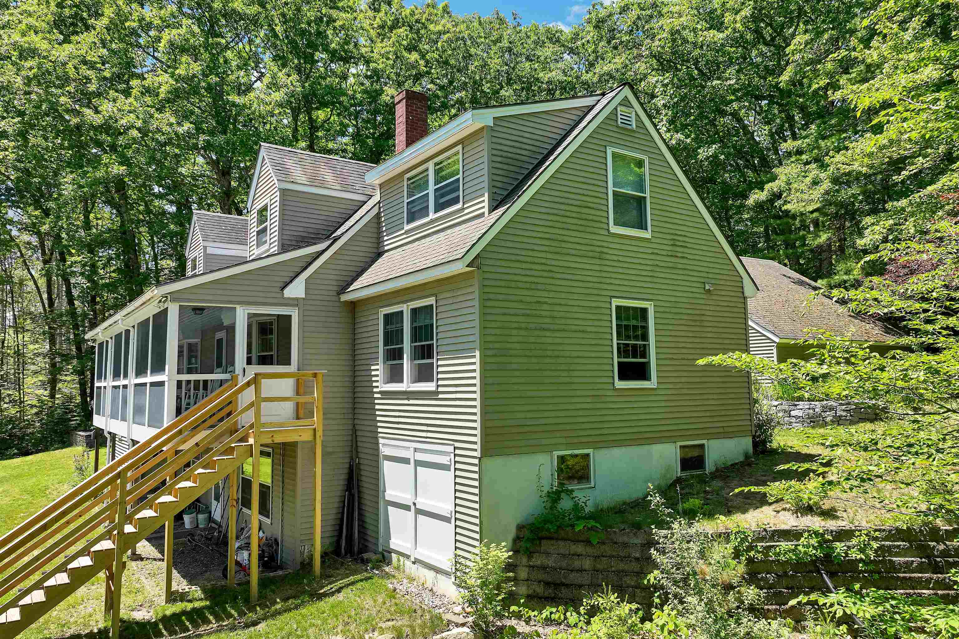 15 Ledgewood Drive