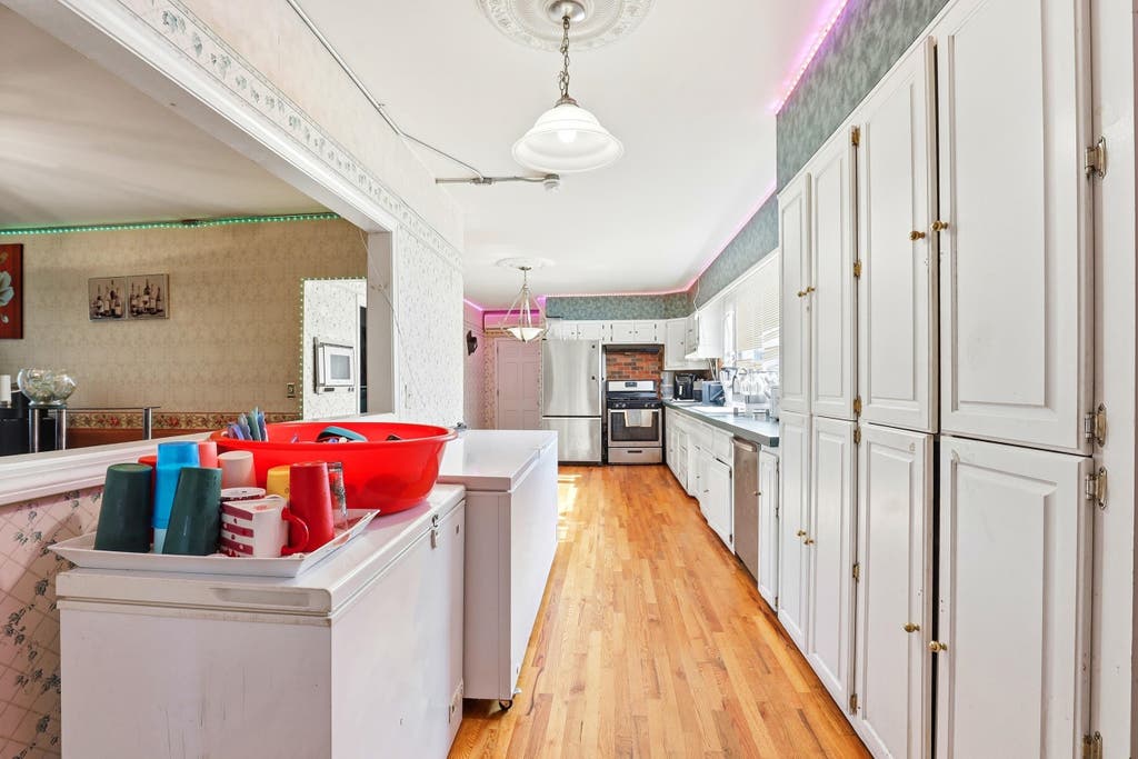 Photo of 514 Hanover Street, Manchester, NH 03104 (MLS # 5101368)